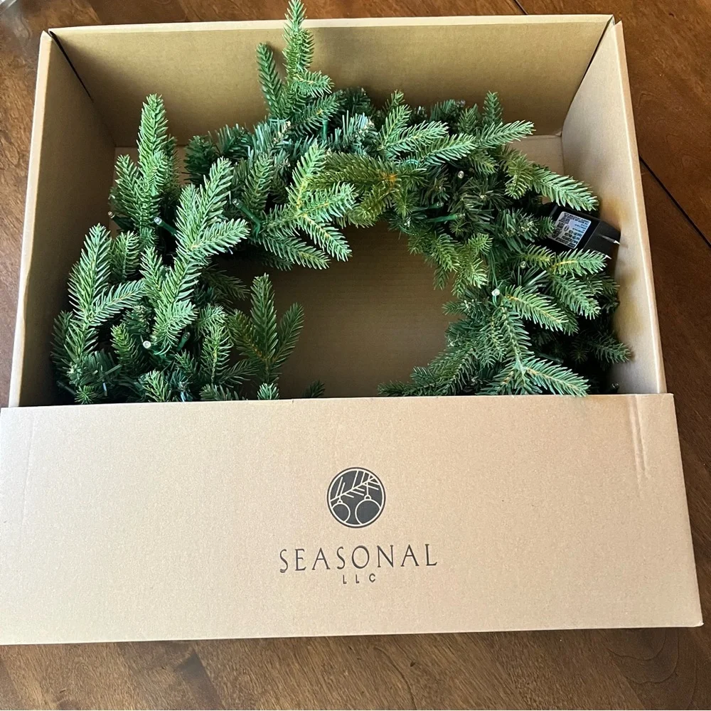 Seasonal LLC Dandan Pine Wreath